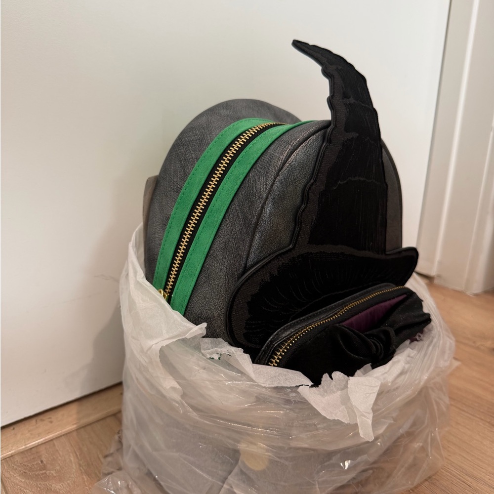 Loungefly Wicked Elphaba Mini Backpack - Picture 5 of 6